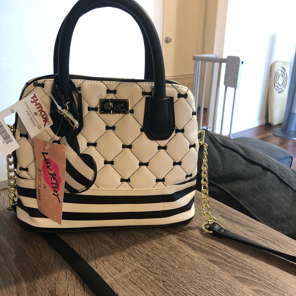 NWT Betsey Johnson Quilted Heart Crossbody
